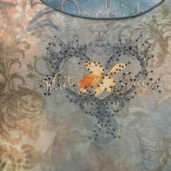 Blue and white Y2K short sleeve top with heart and flower design white orchid - Picture 3 of 8